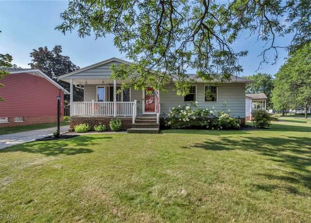 Property at 921 Colonel Dr, Cleveland, OH 44109, 3 beds, 1.5 baths
