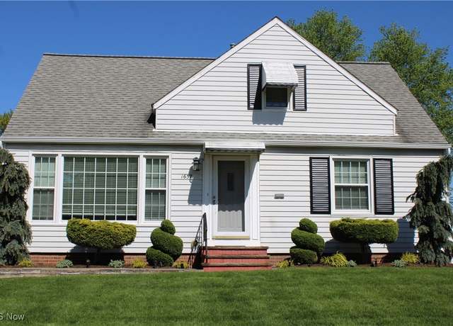 Property at 1657 Hawthorne Dr, Mayfield Heights, OH 44124, 3 beds, 3 baths
