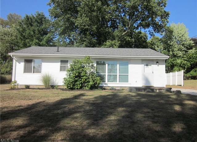 Property at 449 W Long Lake Blvd, Coventry, OH 44319, 2 beds, 1 bath