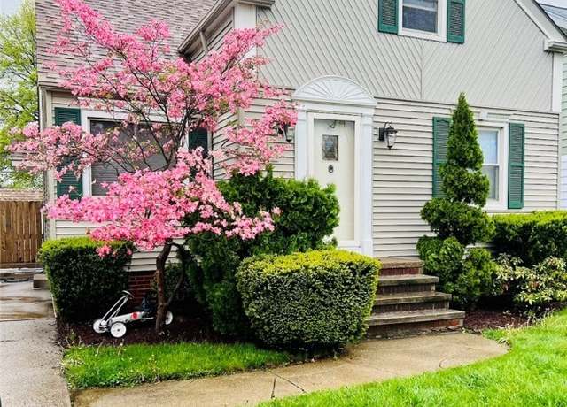 Property at 7506 Renwood Dr, Parma, OH 44129, 3 beds, 2 baths