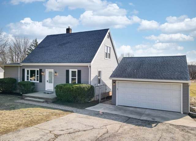 Property at 216 N Thomas Rd, Tallmadge, OH 44278, 4 beds, 2.5 baths