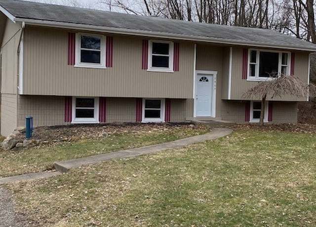 Property at 2868 Pressler Rd, Uniontown, OH 44685, 3 beds, 1.5 baths