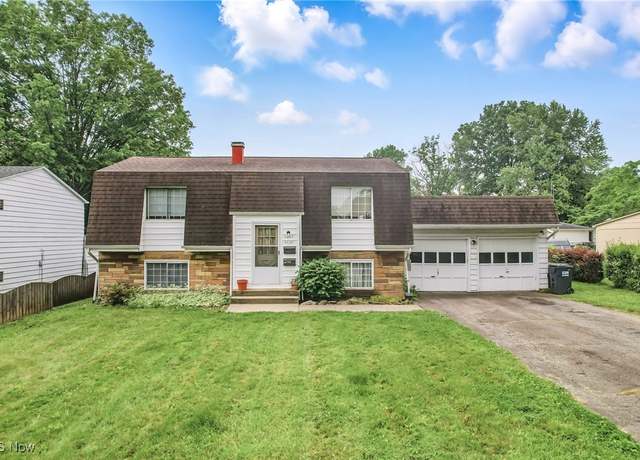 Property at 4438-4440 Washington Square Dr, Austintown, OH 44515, 4 beds, 2 baths