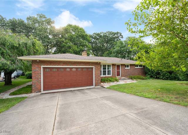 Property at 5040 Coleman Dr, New Franklin, OH 44319, 3 beds, 2 baths