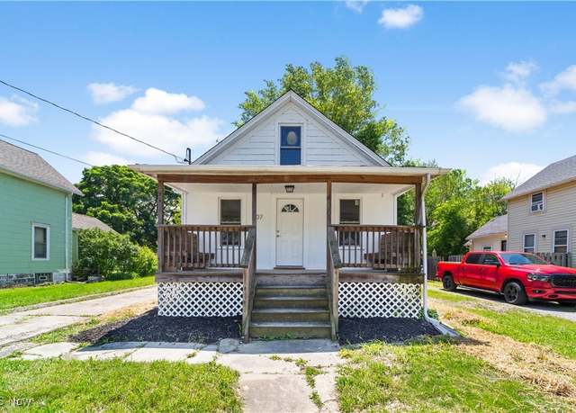 Property at 607 W 22nd St, Lorain, OH 44052, 3 beds, 1 bath
