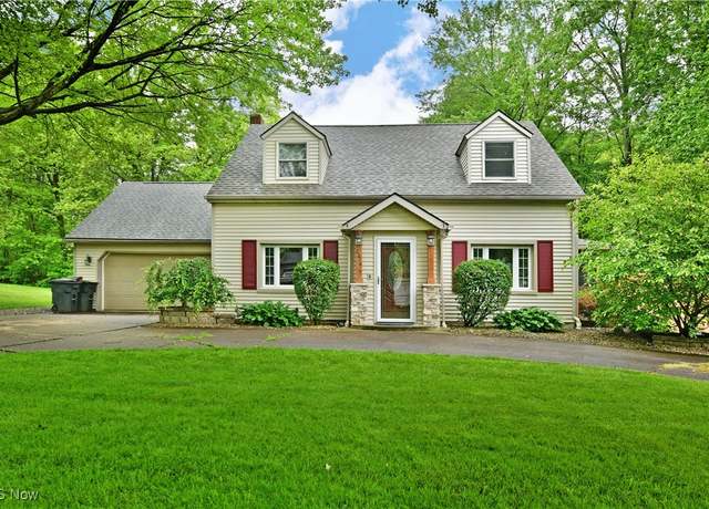Property at 8276 Kenyon Dr SE, Warren, OH 44484, 4 beds, 2.5 baths