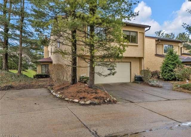Property at 1716 Brookwood Dr, Akron, OH 44313, 3 beds, 2.5 baths