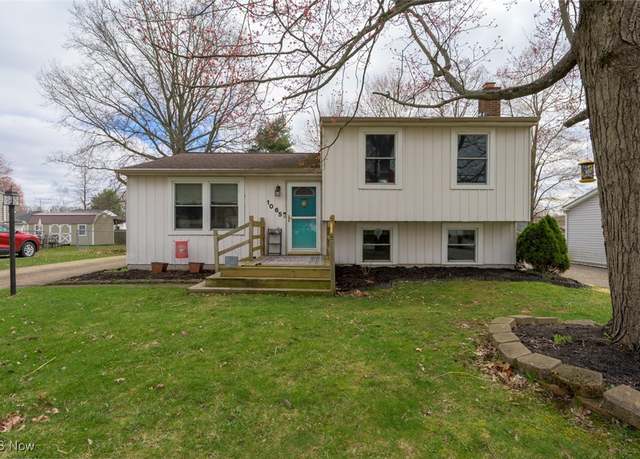Property at 1065 S Diamond St, Ravenna, OH 44266, 3 beds, 1 bath