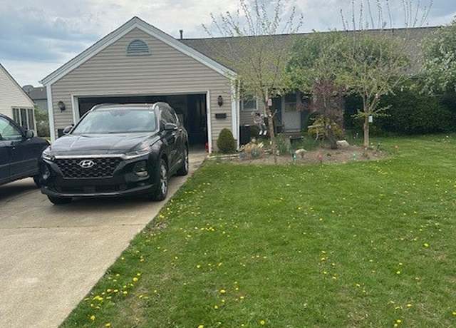 Property at 534 Greenside Dr, OH 44077, 3 beds, 2 baths