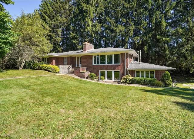 Property at 665 Youngstown Kingsville Rd SE, Vienna, OH 44473, 4 beds, 3 baths