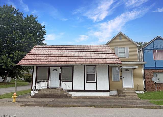 Property at 1601 16th St, Parkersburg, WV 26101, 3 beds, 2 baths
