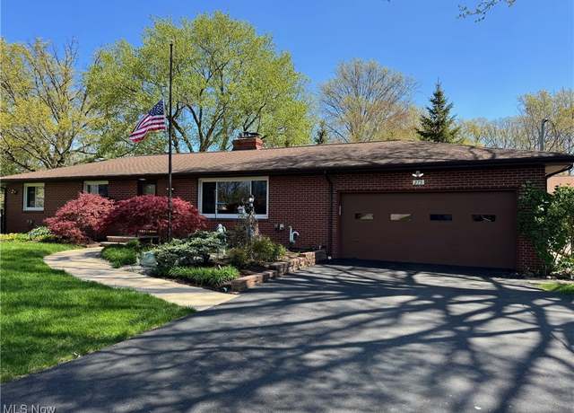 Property at 275 Normandy Dr, Painesville Township, OH 44077, 3 beds, 2 baths