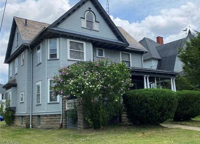Property at 688 Mahoning Ave NW, Warren, OH 44483, 5 beds, 3 baths