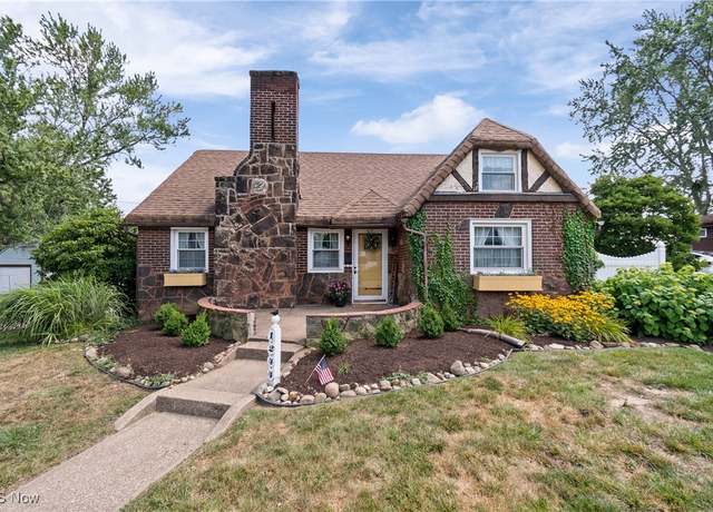Property at 1244 Saratoga Ave SW, Canton, OH 44710, 3 beds, 2 baths