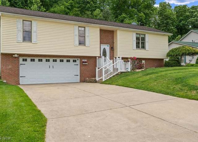 Property at 210E Wildwood Dr, Parkersburg, WV 26101, 3 beds, 2.5 baths