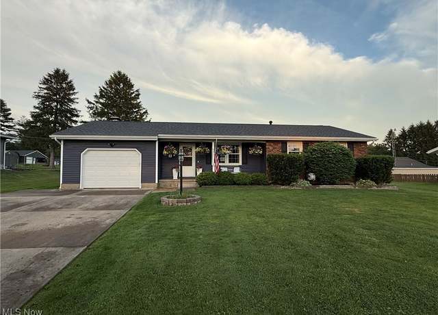 Property at 458 W Lawndale Pl, Zanesville, OH 43701, 3 beds, 2 baths