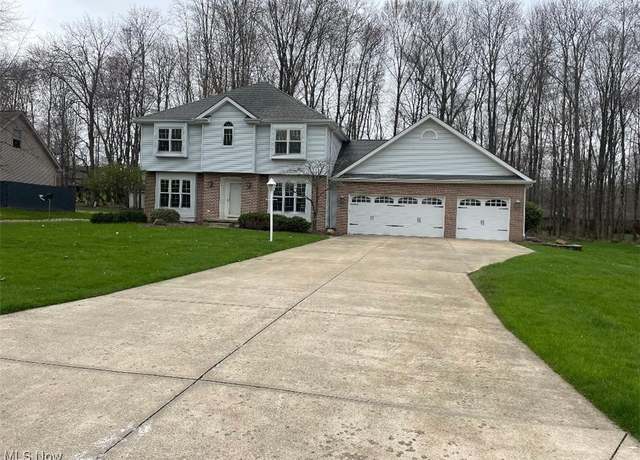 Property at 3400 Maple Ridge Dr, Hubbard, OH 44425, 5 beds, 3.5 baths