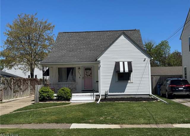 Property at 2214 W 14th St, Lorain, OH 44052, 3 beds, 1 bath