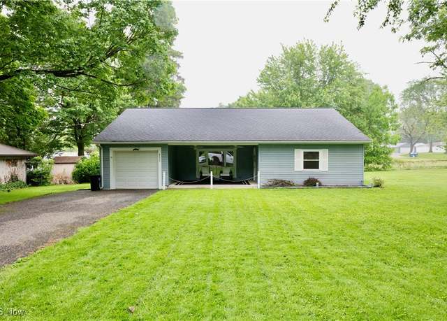 Property at 8655 Stetson Dr NE, Warren, OH 44484, 4 beds, 1 bath