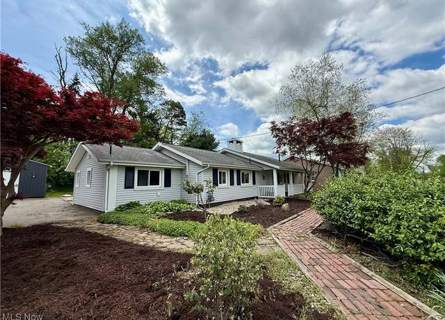 Property at 6250 W Liberty St, Hubbard, OH 44425, 3 beds, 2 baths