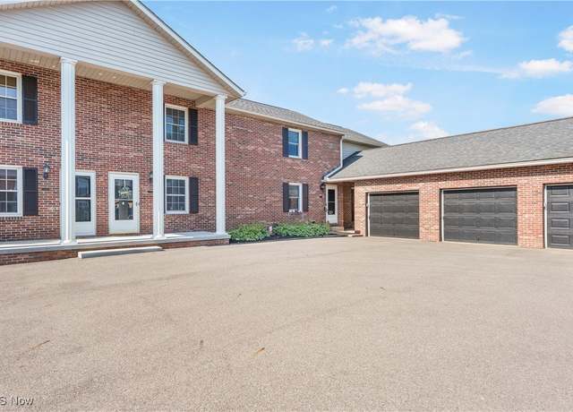 Property at 1234 W Maple St, North Canton, OH 44720, 2 beds, 1.5 baths