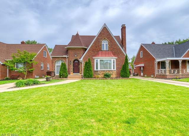 Property at 6808 Southington Dr, Parma, OH 44129, 3 beds, 1.5 baths