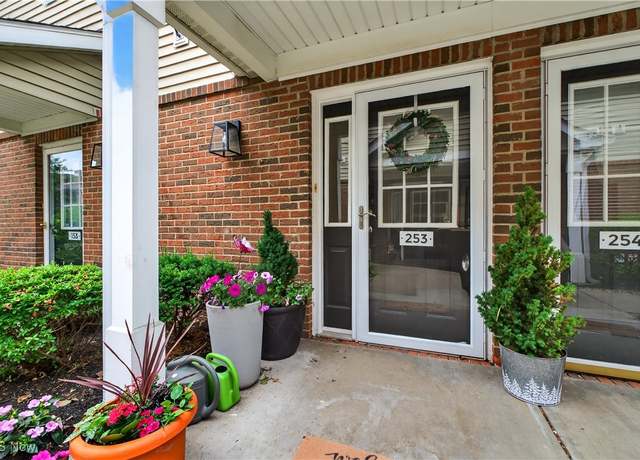 Property at 3375 Lenox Village Dr #253, Fairlawn, OH 44333, 3 beds, 2 baths