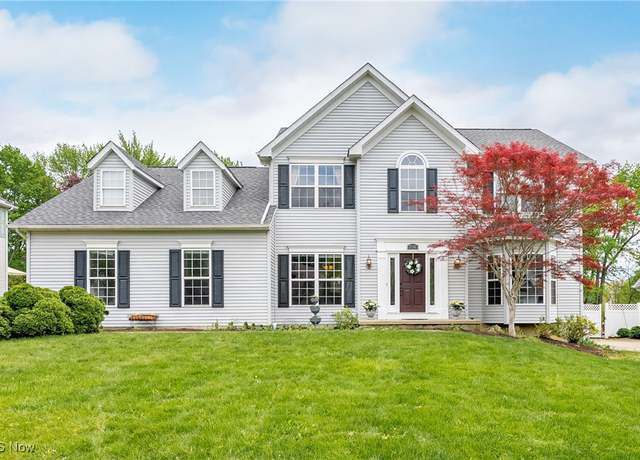 Property at 2768 Rising Meadow Dr, Akron, OH 44333, 4 beds, 2.5 baths