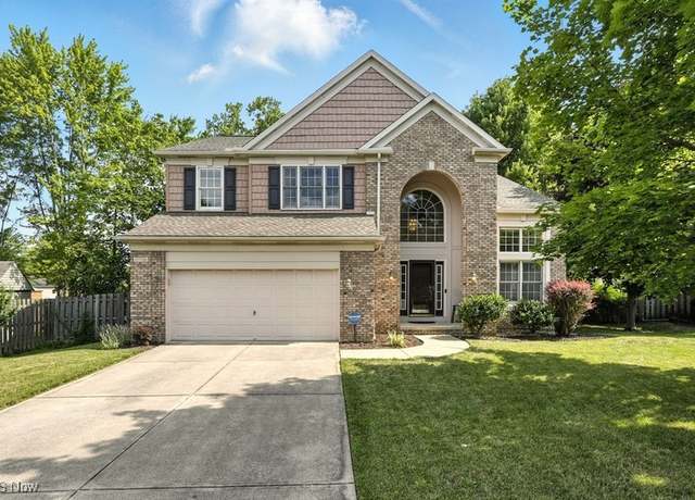 Property at 17758 Lyon Ln, Strongsville, OH 44149, 3 beds, 2.5 baths