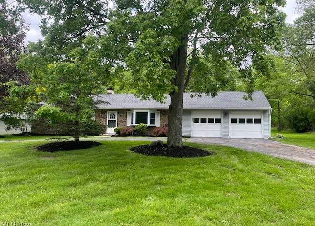 Property at 8280 Maple Dr, Chesterland, OH 44026, 3 beds, 1.5 baths