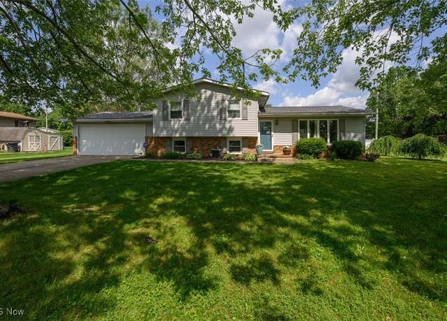 Property at 8017 Sapphire Ave NE, Canton, OH 44721, 3 beds, 1.5 baths