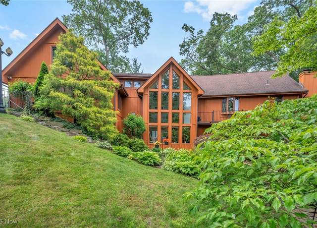 Property at 4618 Rex Lake Dr, New Franklin, OH 44319, 4 beds, 4 baths