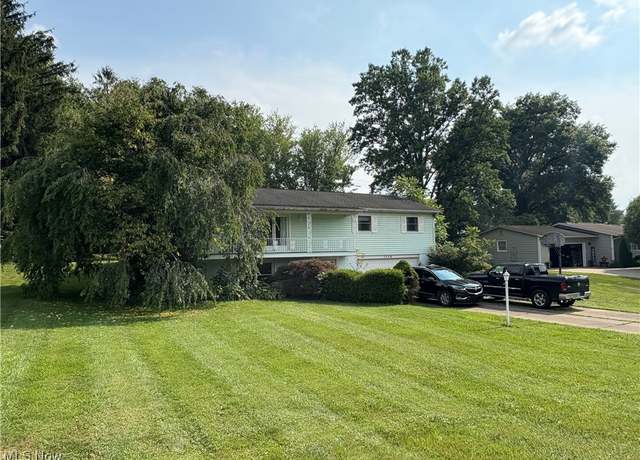 Property at 2530 Douglas Dr, Zanesville, OH 43701, 3 beds, 2 baths