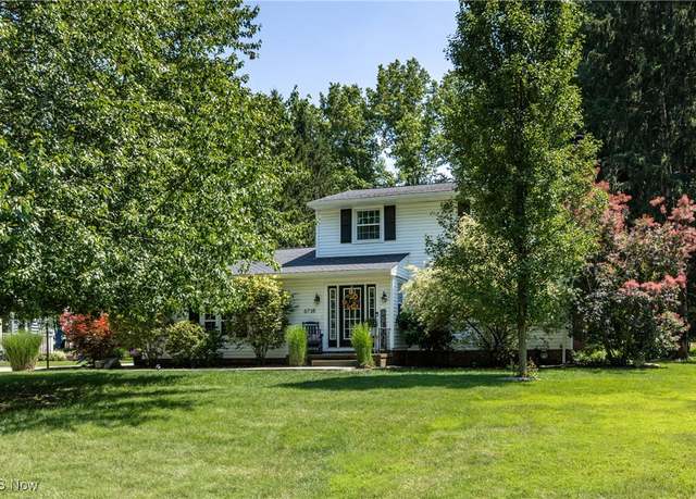 Property at 6738 Westview Dr, Brecksville, OH 44141, 3 beds, 2.5 baths