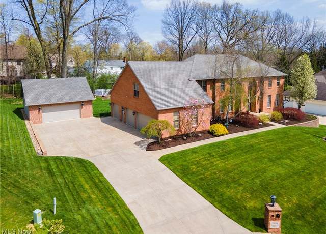 Property at 5880 Rosewood Dr, Boardman, OH 44512, 5 beds, 5 baths