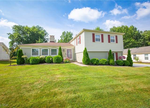 Property at 101 Parkview Dr, Aurora, OH 44202, 3 beds, 2.5 baths