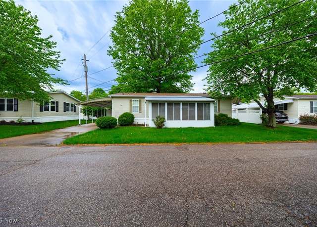 Property at 8 Maple Dr, Olmsted Twp, OH 44138, 2 beds, 2 baths
