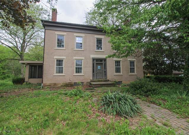 Property at 1268 Tait Rd SW, Lordstown, OH 44481, 6 beds, 3.5 baths