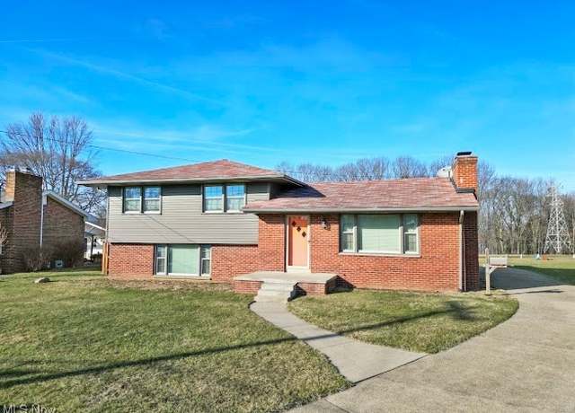 Property at 2632 Algonquin Dr, Poland, OH 44514, 3 beds, 2 baths