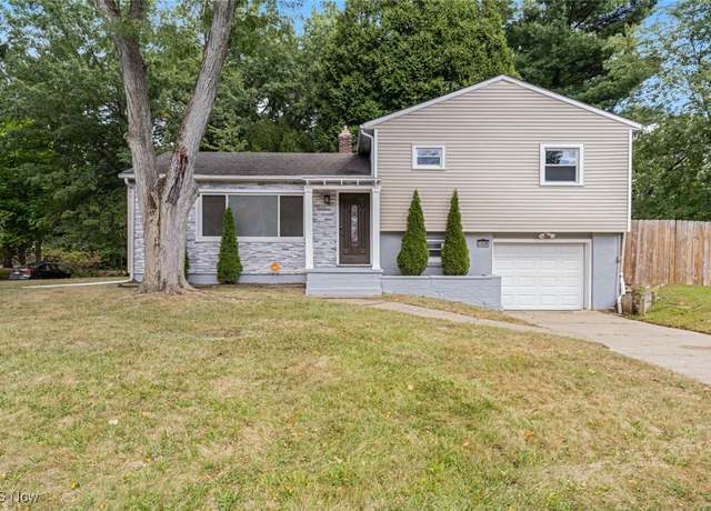 Property at 1830 Tanglewood Dr, Akron, OH 44313, 3 beds, 2 baths