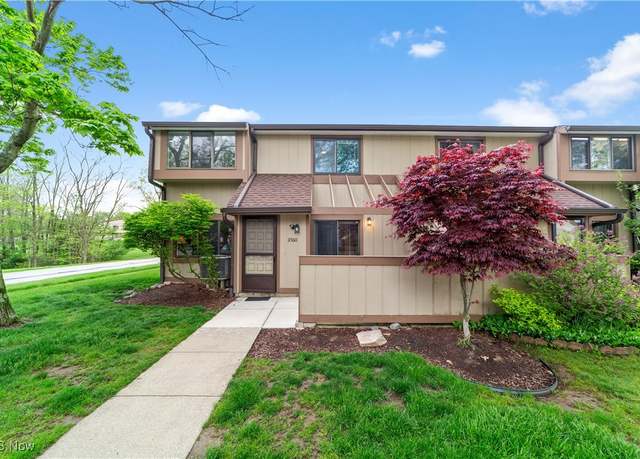 Property at 11560 Harbour Light Dr, North Royalton, OH 44133, 2 beds, 1.5 baths