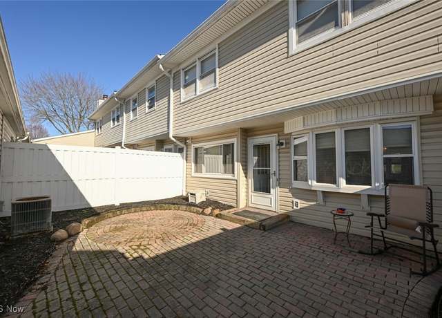 Property at 2087 Carlile Dr, Uniontown, OH 44685, 3 beds, 2.5 baths