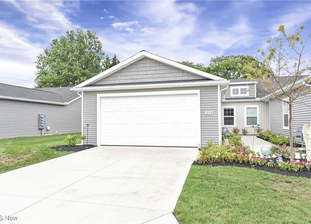 Property at 258 Silver Spring Cir, Elyria, OH 44035, 2 beds, 2 baths