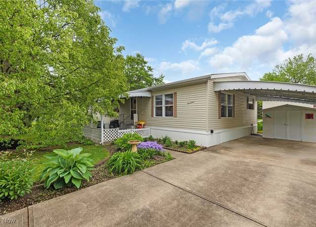 Property at 17 Oak Dr, Olmsted Township, OH 44138, 2 beds, 2 baths