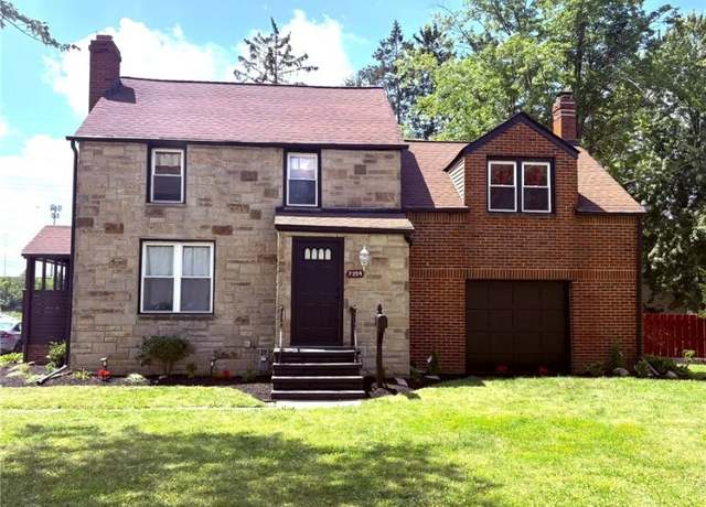 Property at 7254 Craigmere Dr, Middleburg Heights, OH 44130, 3 beds, 2.5 baths