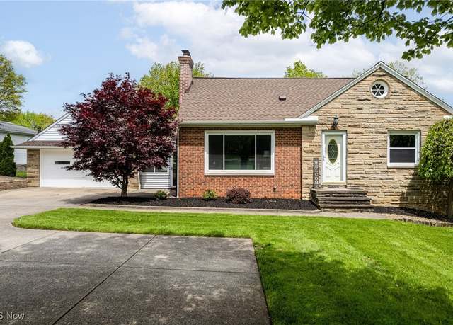 Property at 1760 W Sprague Rd, Parma, OH 44134, 4 beds, 2.5 baths