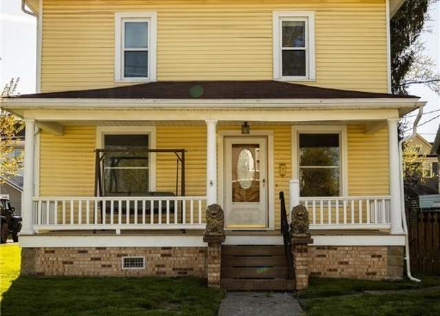 Property at 511 S Walnut St, Orrville, OH 44667, 3 beds, 4.5 baths