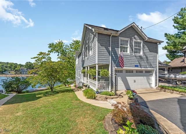 Property at 115 Spruce Dr NW, North Canton, OH 44720, 3 beds, 3.5 baths