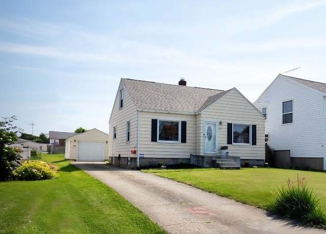 Property at 208 Como St, Struthers, OH 44471, 4 beds, 1 bath