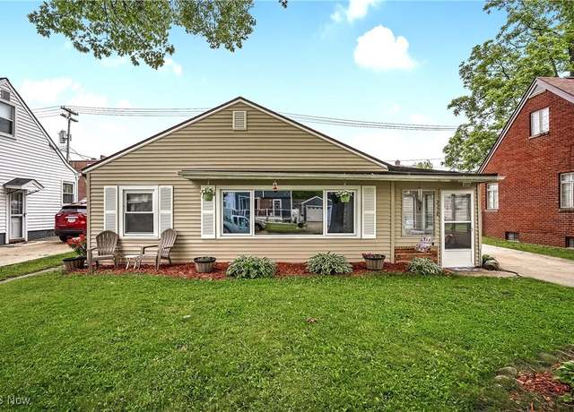 Property at 2318 21st St, Cuyahoga Falls, OH 44223, 3 beds, 1 bath